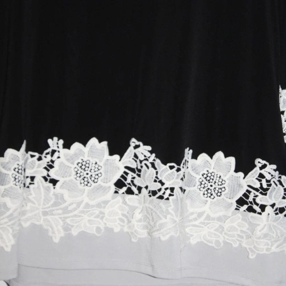 Black Women's Tunic Top with White Lace Hem Like New 3x - Picture 3 of 5